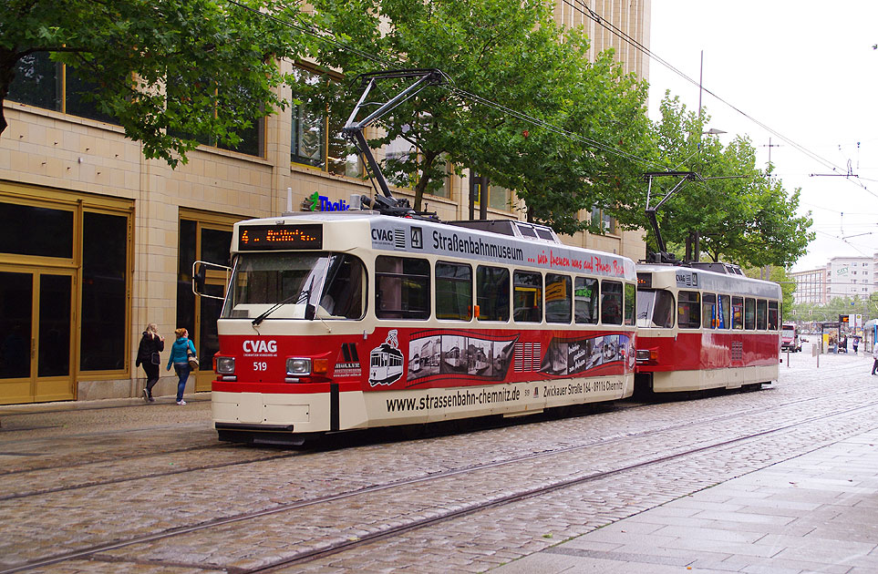 Eine Tatra Straßenbahn in Chemnitz zwischen Roter Turm und Zentralhaltestelle