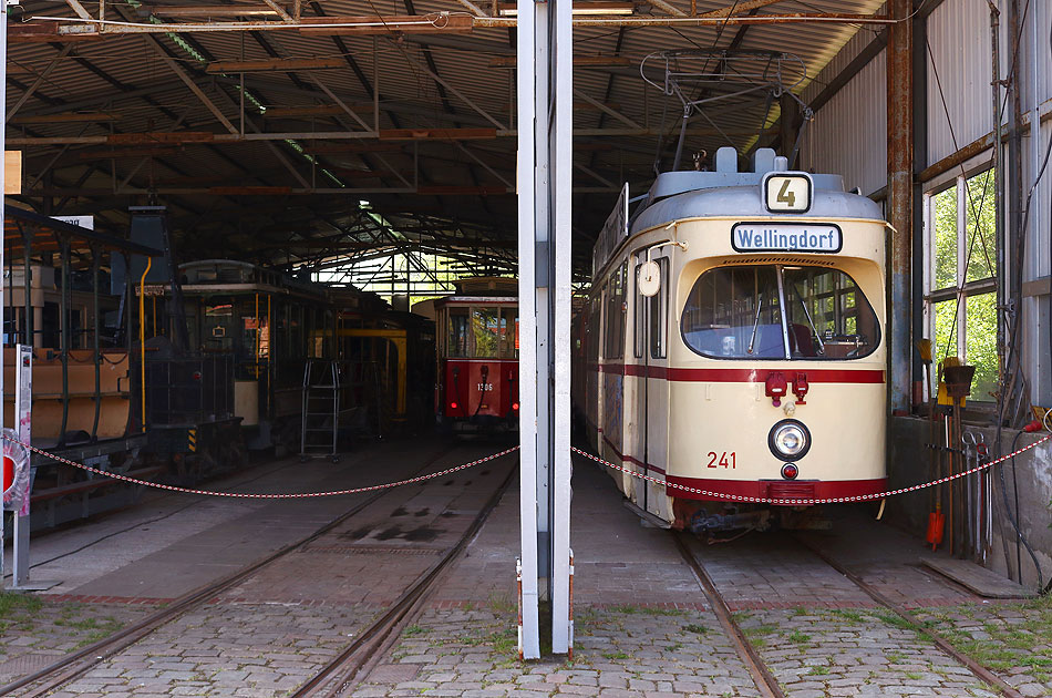 Der Düwag Wagen 241 der Kieler Straßenbahn am Schönberger Strand