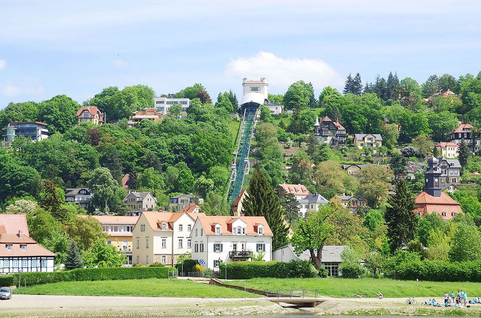 Die Schwebebahn in Dresden vom Körnerplatz nach Oberloschwitz