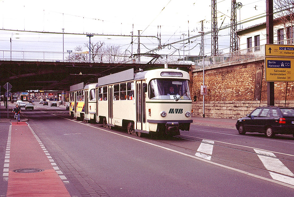 Tatra Straßenbahn in Magdeburg am Hauptbahnhof