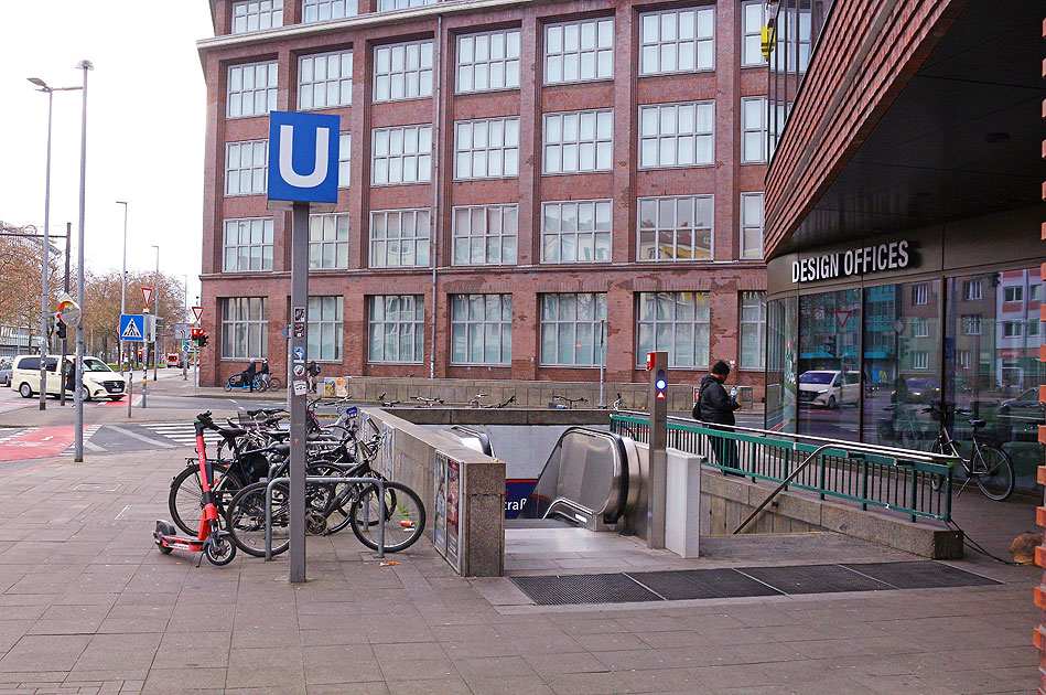 Die U-Bahn Haltestelle Werderstra&szlig;e der Stra&szlig;enbahn in Hannover