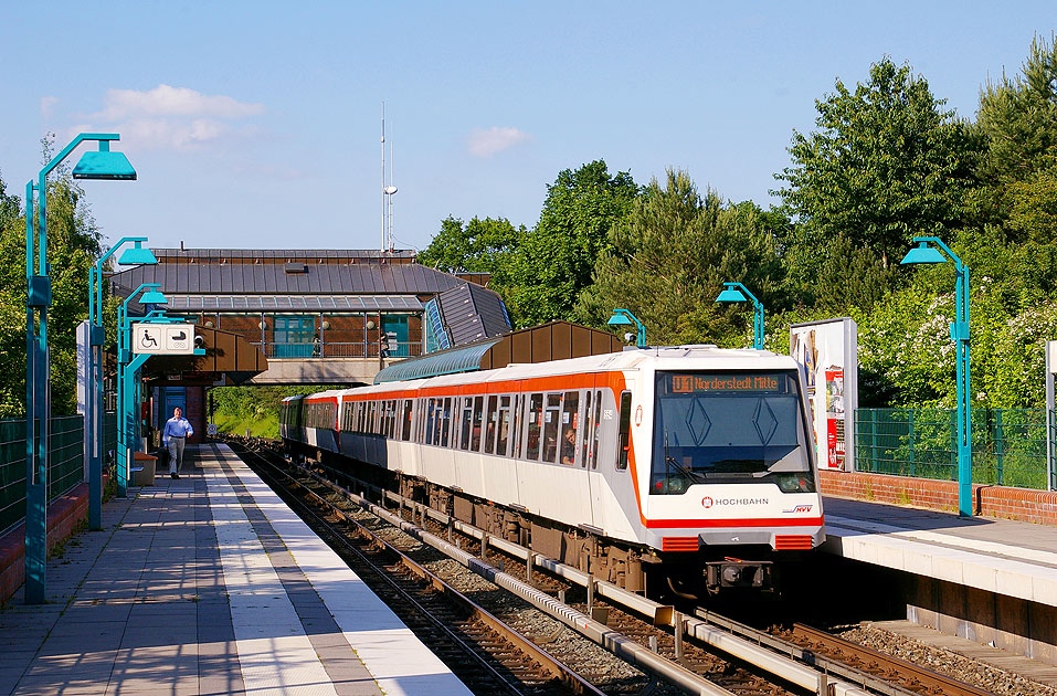 Der DT4 der Hamburger Hochbahn