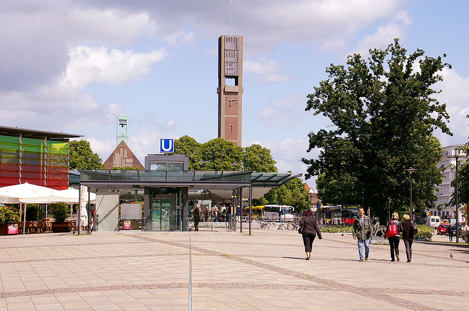 Die U-Bahn Haltestelle Wandsbek Markt in Hamburg