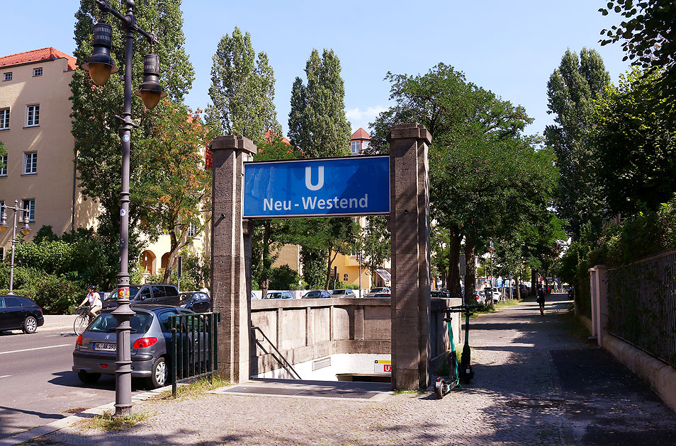 Der Bahnhof Neu-Westend der Berliner U-Bahn in Westberlin