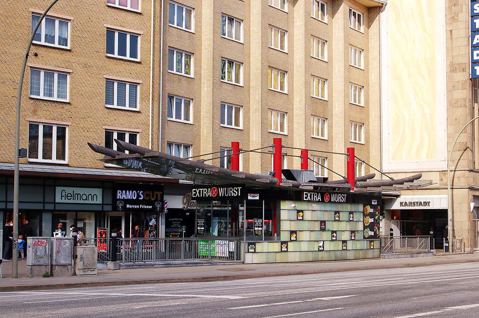 Der Bahnhof U-Bahn Wandsbek Markt in Hamburg