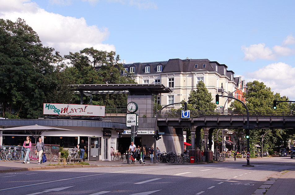 Der Bahnhof Eppendorfer Baum und das Hiper Maral in Hamburg