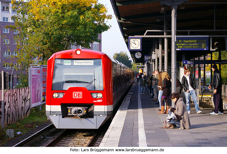 Der Bahnhof Hamburg - Bahrenfeld der S-Bahn in Hamburg