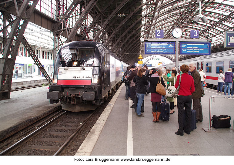Der HKX - Hamburg-Köln-Express - in Köln Hbf