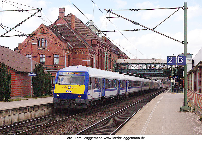 HKX Zug von Hamburg nach Köln im Bahnhof Hamburg-Harburg