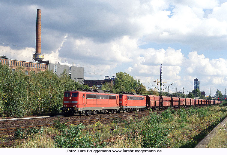 DB Barueihe 151 mit einem Erzzug in den Hamburger Hafen