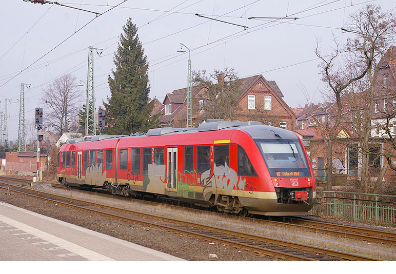 Ein DB Lint fährt in den Bahnhof Lüneburg ein