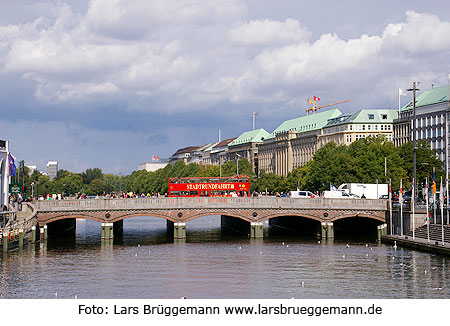 Das Alsterfleet am Jungfernstieg und Rathausmarkt