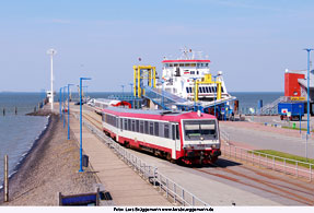 Dagebüll Mole mit dem NEG VT 71 und der WDR Fähre Rungholt