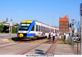 Ein Lint-Triebwagen der NOB in Kiel als Werbezug für den Nationalpark Wattenmeer