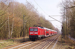 Eine Lok der Baureihe 112 im Bahnhof Prisdorf