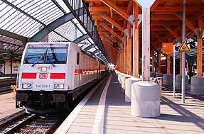 Eine Lok der Baureihe 146 in Oldenburg (Oldenburg) Hbf