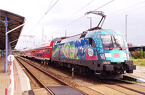 Eine Lok der Baureihe 182 in Cottbus Hbf