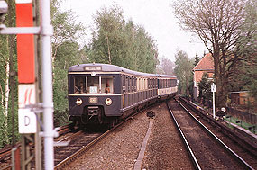 Der 471 039 im Bahnhof Hamburg-Sülldorf