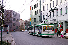 Der Obus in Eberswalde an der Haltestelle Am Markt - Platz der Freundschaft