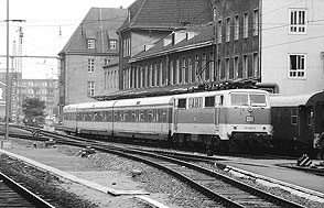 Eine Lok der Baureihe 111 in Dortmund Hbf