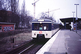 Der 471 040 im Bahnhof Hamburg-Bahrenfeld