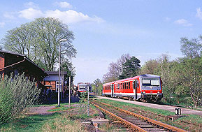 Ein Triebwagen der Baureihe 628 im Bahnhof Schneverdingen