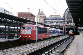 Die 103 103-8 in Hamburg Hbf