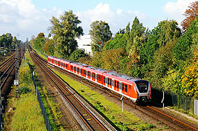 Die Baureihe 490 der Hamburger S-Bahn im Bahnhof Billwerder Moorfleet