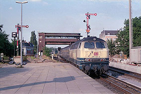 Die 218 324-2 in Hamburg-Bergedorf
