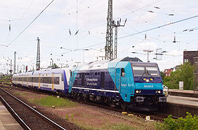 Traxx Diesellok der Baureihe 245 bei der NOB für die Marschbahn im Bahnhof Hamburg-Altona