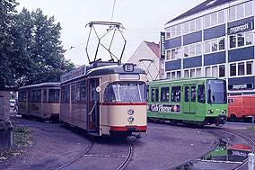 Die Straßenbahn Üstra in Hannover an der Haltestelle Klagesmarkt