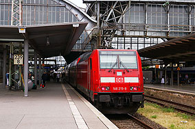 Die Bombardier Traxx-Lok 146 215 in Bremen Hbf