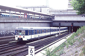 Die Baureihe 471 der Hamburger S-Bahn in Hamburg-Altona