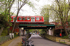 S-Bahn der Baureihe 474 im Bahnhof Hamburg Hochkamp