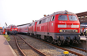 Die 218 194-9 im Bahnhof Westerland auf Sylt
