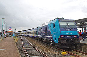 Im Bahnhof Westerland eine Lok der Baureihe 245