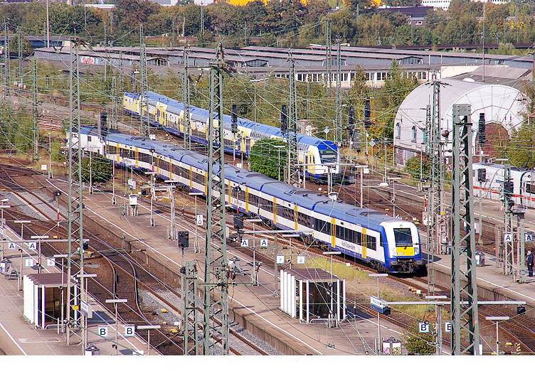 Der Bahnhof Hamburg-Altona mit der NOB und dem Metronom
