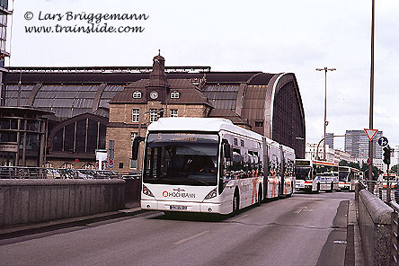 Der Hochbahn Doppelgelenkbus