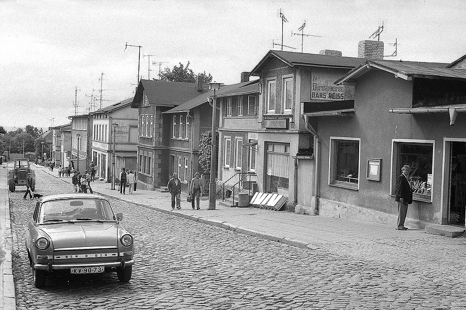 Saßnitz Hafenstraße mit einem Skoda 1000 MB zu DDR Zeiten - Sassnitz im Sommer 1985
