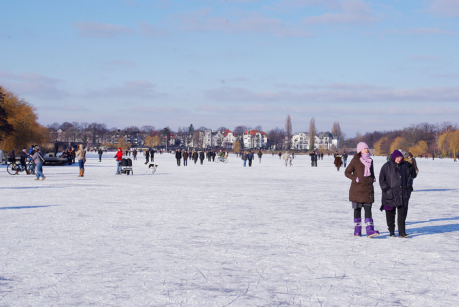 Im Winter friert die Alster gelegentlich zu