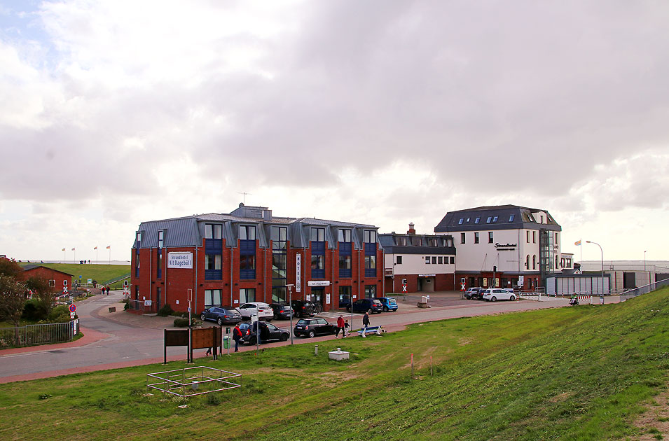 Das Strandhotel in Dagebüll vom Deich aus gesehen