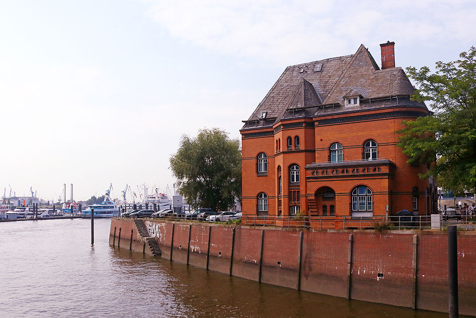 Die Hafenpolizeiwache No. 2 in Hamburg bekannt als Polizeiwache aus der Fernsehserie Notruf Hafenkante