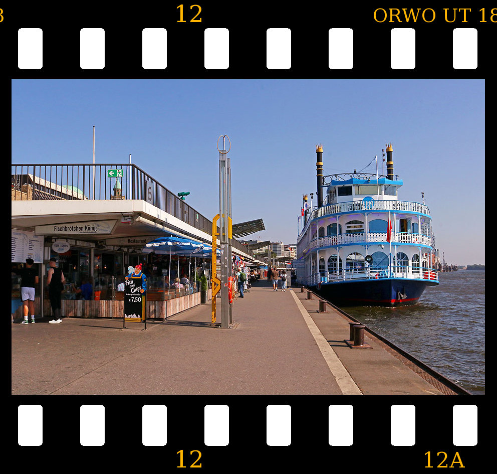 An der Br&uuml;cke 6 an den St. Pauli Landungsbr&uuml;cken in Hamburg