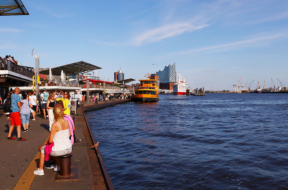 Der Anleger an den St. Pauli Landungsbrücken in Hamburg