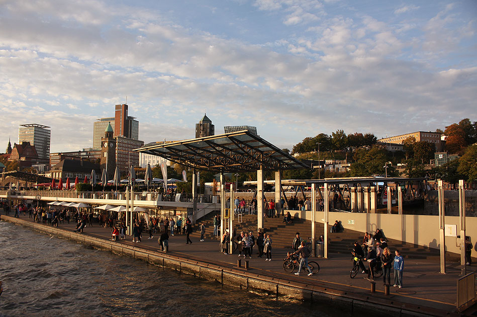 Die Brücke 1 an den St. Pauli Landungsbrücken