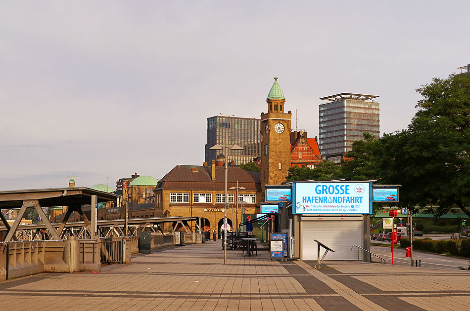 Die Straße Bei den St. Pauli Landungsbrücken