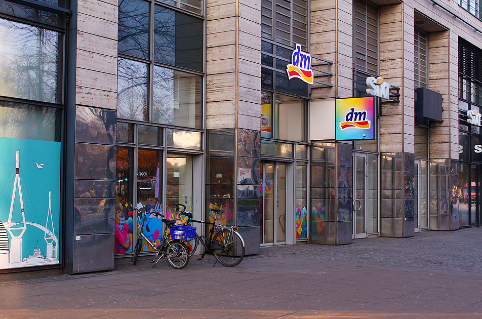 Der dm auf der Reeperbahn in Hamburg auf St. Pauli