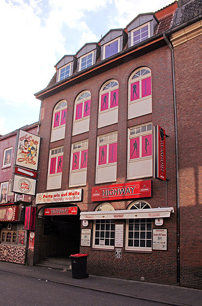 Das Paradies, die Kiez Alm und das Highway in der Großen Freiheit in Hamburg auf St. Pauli