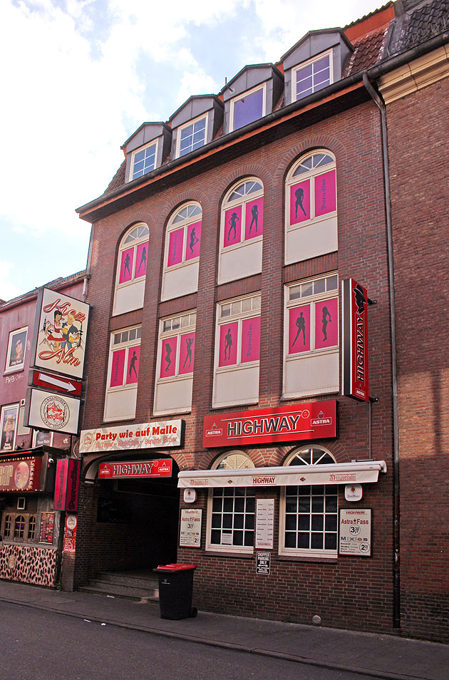 Das Paradies, die Kiez Alm und das Highway in der Großen Freiheit in Hamburg auf St. Pauli