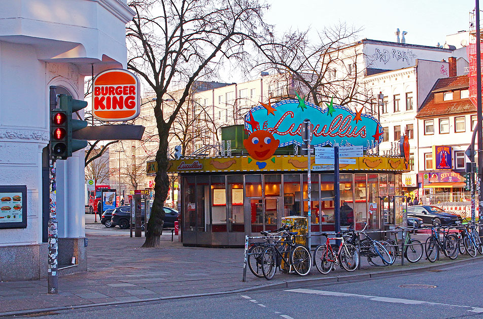 Der Imbiss Lucullus auf der Reeperbahn in Hamburg